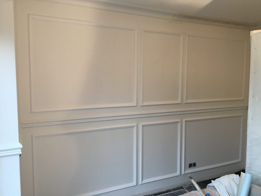 Wände verputzen um Stuck und Elemente anzubringen